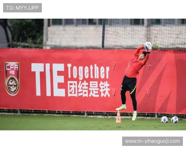 国足备战世界杯新阵容亮相引发球迷热议与期待